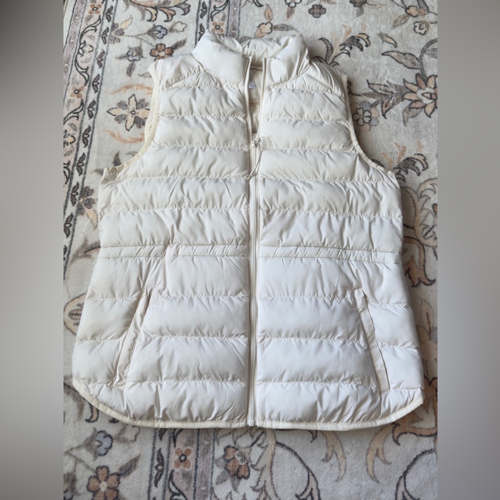 Fabletics Cream Quilted Puffer Vest - Sleeveless Zip Front